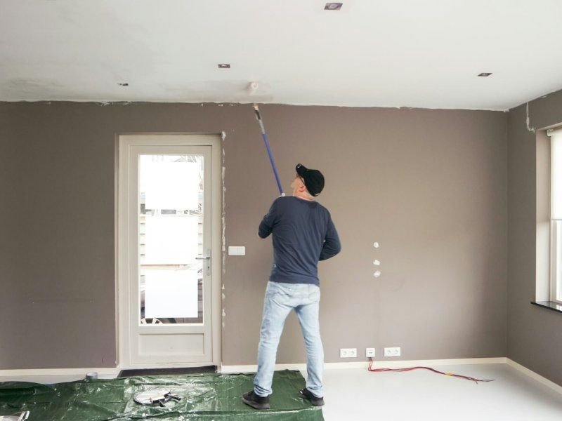 man-full-length-painting-the-ceiling-home-renovation–qlgt1ze18hdmjxhpfco53qavkeezcvaqlzrn9qqflc man-full-length-painting-the-ceiling-home-renovation--qlgt1ze18hdmjxhpfco53qavkeezcvaqlzrn9qqflc